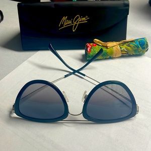 Maui Jim Hunakai Sunglasses Black, like new!